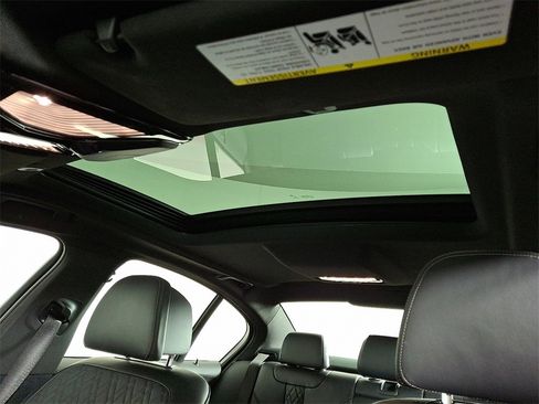 Used 2021 BMW M550i xDrive w/ Dynamic Handling Package image 16