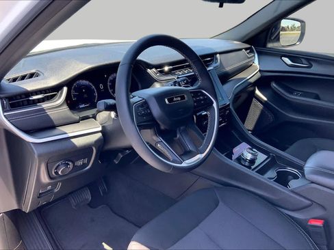 Used 2025 Jeep Grand Cherokee L Laredo w/ Luxury Tech Group I RWD image 18
