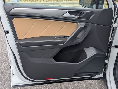 Used 2023 Volkswagen Tiguan SE R-Line image 19