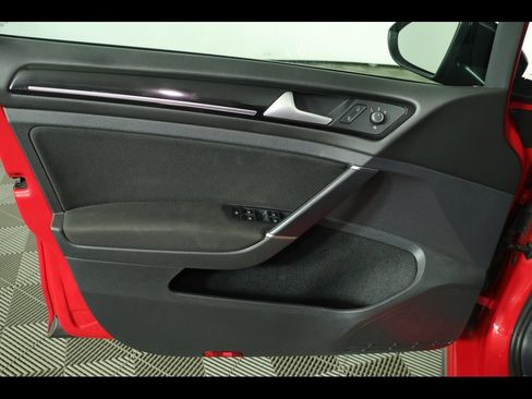 Used 2017 Volkswagen GTI Sport image 15