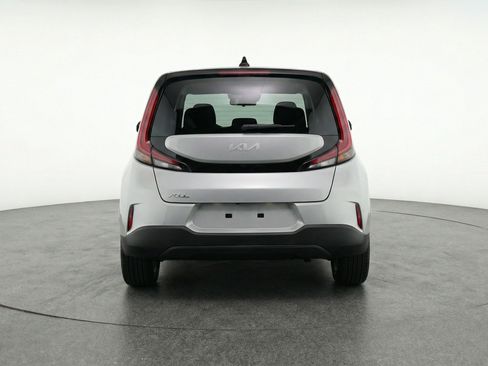 Used 2025 Kia Soul LX w/ LX Technology Package FWD image 7