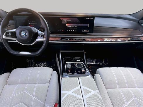 Used 2023 BMW i7 xDrive60 AWD/4WD image 15