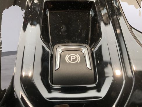 New 2026 GMC Canyon Elevation w/ Convenience Package image 15