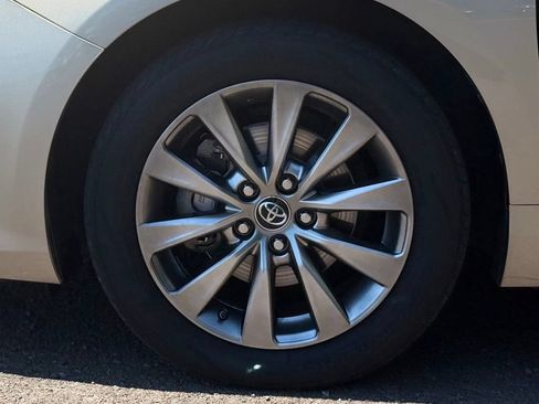 Used 2016 Toyota Camry XLE w/ Moonroof Package FWD image 9