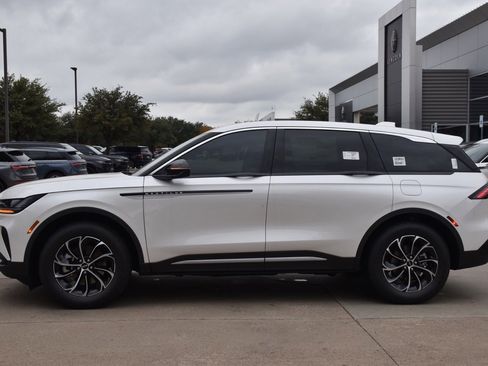 New 2026 Lincoln Nautilus Premier image 11