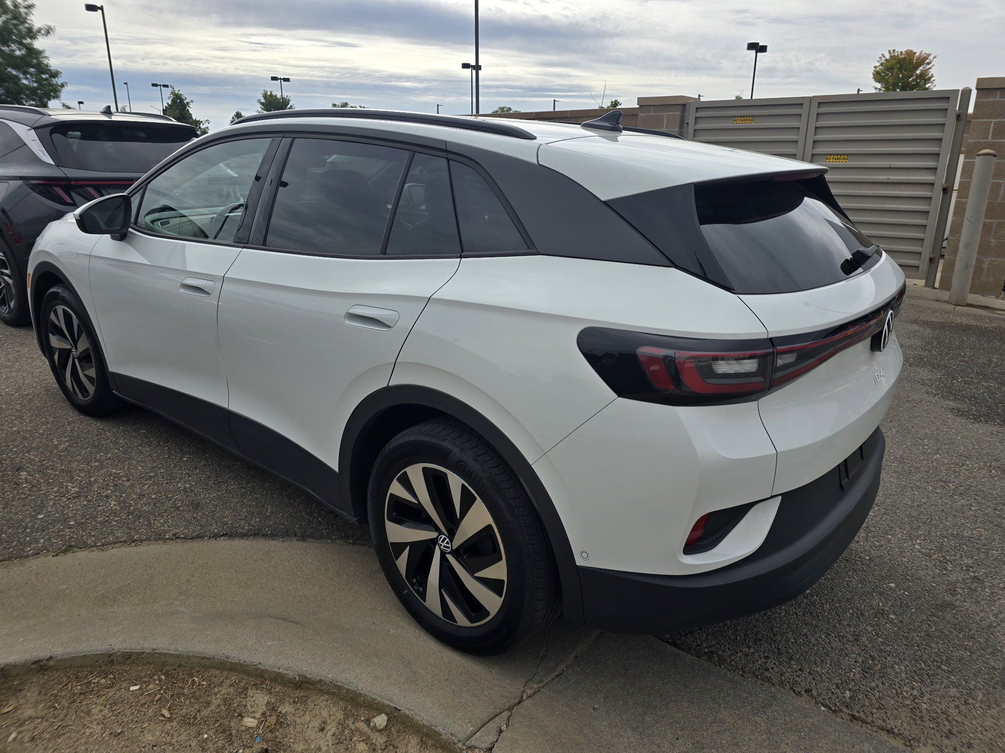 Used 2024 Volkswagen ID.4 2WD image 14