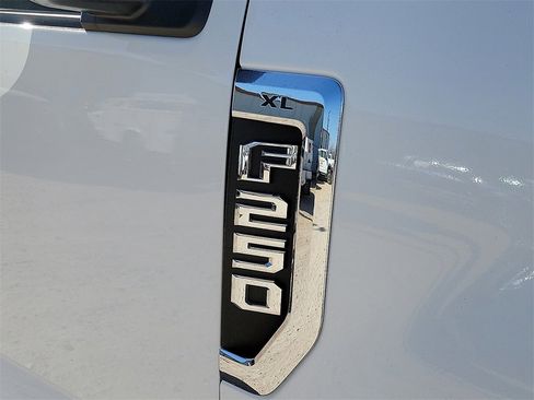 Used 2022 Ford F250 XL w/ Power Equipment Group image 13