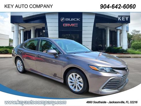 Used 2024 Toyota Camry LE w/ Convenience Package FWD image 1