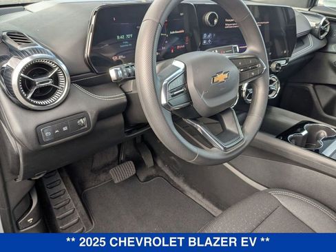 New 2025 Chevrolet Blazer EV LT AWD/4WD image 15