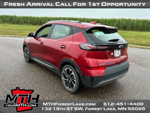 Used 2022 Chevrolet Bolt EUV Premier w/ Sun & Sound Package FWD image 6