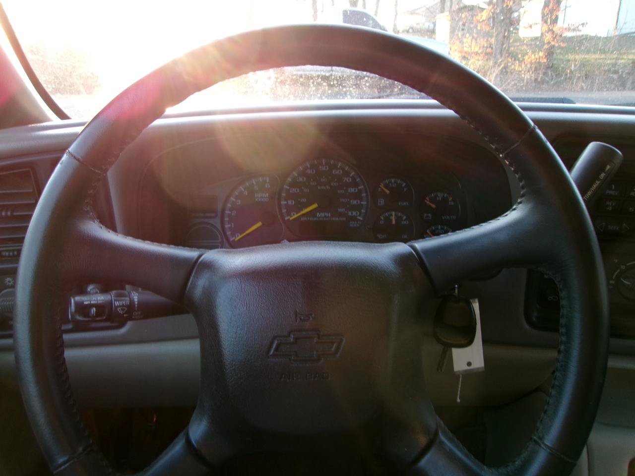 Used 2001 Chevrolet Suburban LT w/ LT Preferred Equipment Group RWD image 16