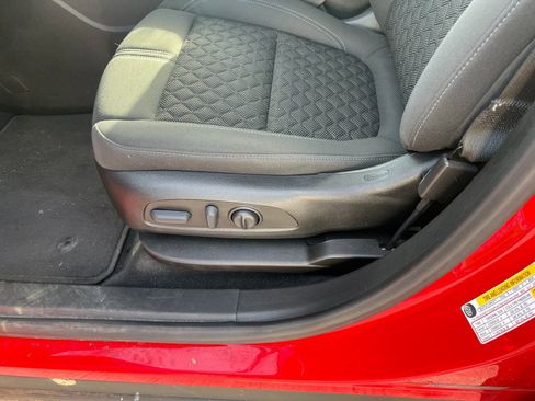 Used 2022 Chevrolet Blazer LT FWD image 27