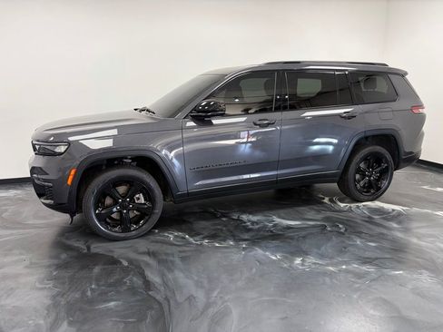 Used 2024 Jeep Grand Cherokee L Limited w/ Black Appearance Package image 22