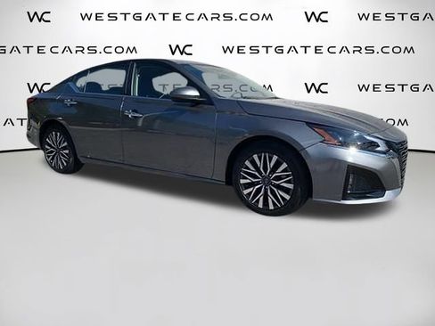 Used 2023 Nissan Altima 2.5 SV image 2