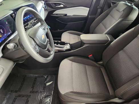 Certified 2025 Chevrolet Trax LT image 14