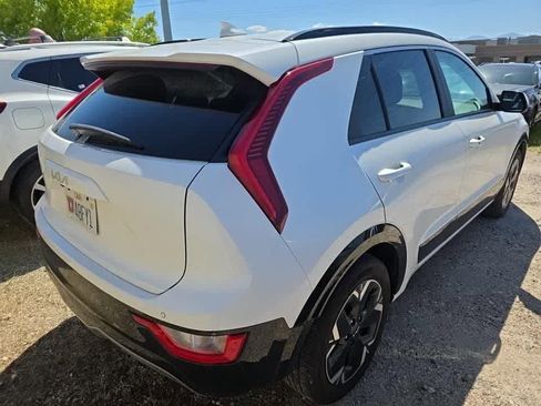 Used 2024 Kia Niro Wind w/ Wind Preserve Package FWD image 2