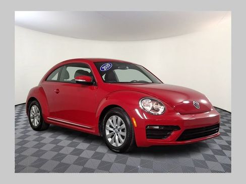 Used 2019 Volkswagen Beetle 2.0T S FWD image 1