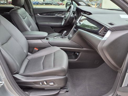 Used 2024 Cadillac XT6 Premium Luxury FWD image 9