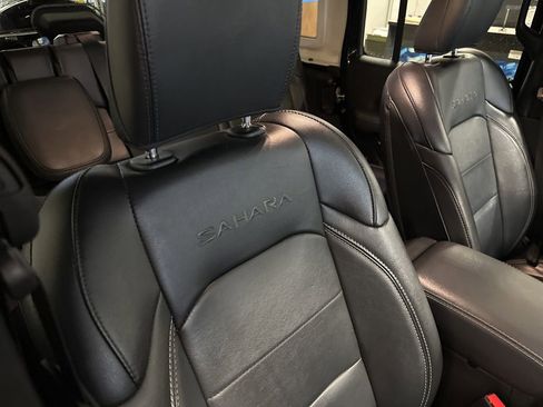 Used 2022 Jeep Wrangler Unlimited Sahara 4xe image 46