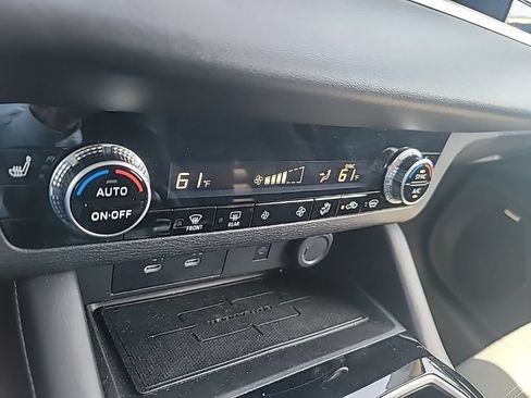 Used 2025 Mitsubishi Outlander AWD image 18