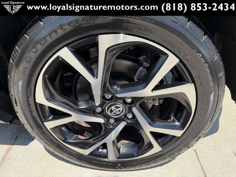 Used 2019 Toyota C-HR Limited FWD image 32