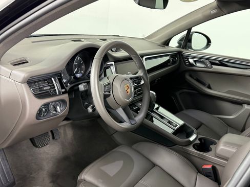 New 2025 Porsche Macan image 4