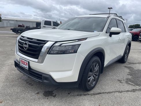 Used 2024 Nissan Pathfinder SV FWD image 8