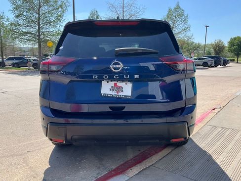 Used 2025 Nissan Rogue SV image 7