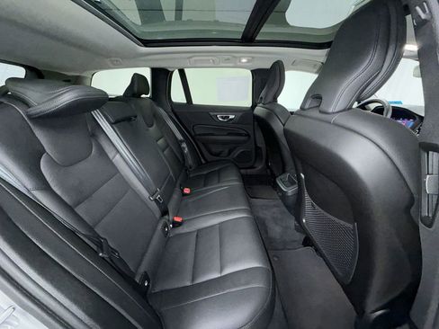Used 2025 Volvo V60 B5 Cross Country Plus image 10