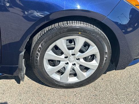 Used 2022 Toyota Corolla LE image 41