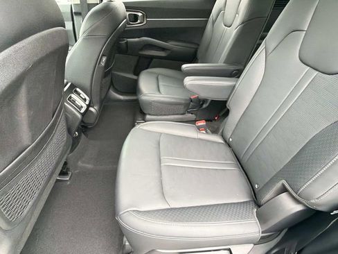 Used 2025 Kia Sorento EX image 13