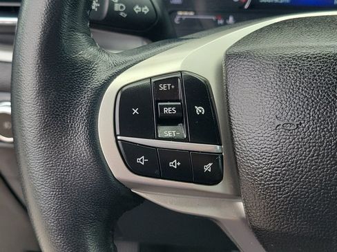 Certified 2022 Ford Explorer XLT w/ Equipment Group 202A RWD image 24