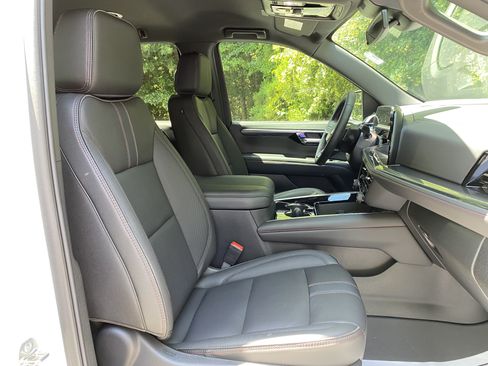 Used 2026 Chevrolet Tahoe RST w/ Comfort Package AWD/4WD image 34