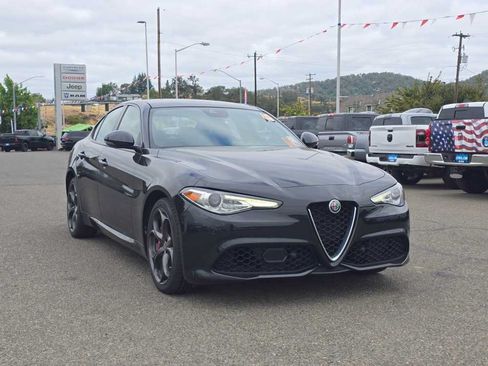 Used 2020 Alfa Romeo Giulia Ti Sport w/ Quick Order Package 22S Sport AWD/4WD image 18