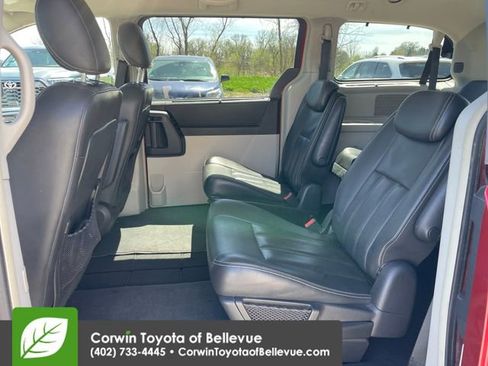 Used 2009 Chrysler Town & Country Touring image 25