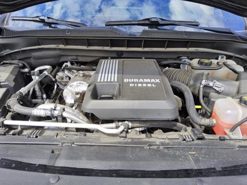 Used 2024 Chevrolet Suburban LT RWD image 13