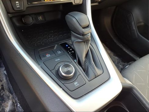 Certified 2025 Toyota RAV4 XLE image 21