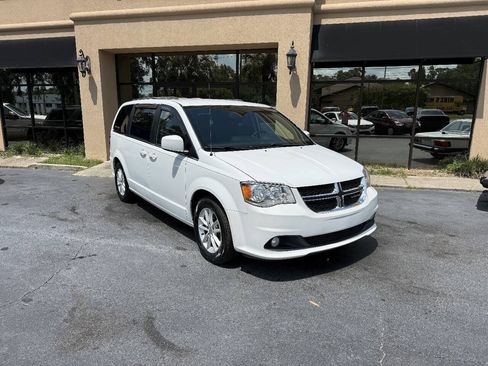 Used 2019 Dodge Grand Caravan SXT FWD image 1