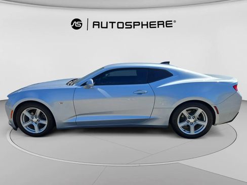 Used 2017 Chevrolet Camaro LT RWD image 4
