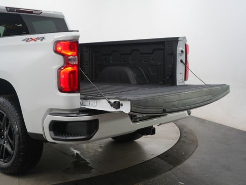 Used 2024 Chevrolet Silverado 1500 RST w/ Protection Package image 9