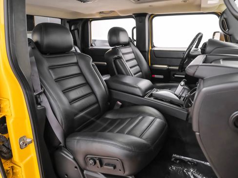 Used 2005 HUMMER H2 SUT Sport Utility Pickup 4D w/ Preferred Equipment Group image 31