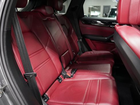 Used 2019 Porsche Cayenne S AWD/4WD image 30