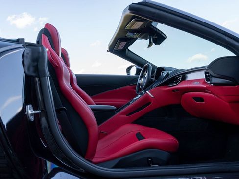 Used 2024 Ferrari Roma Spider RWD image 51