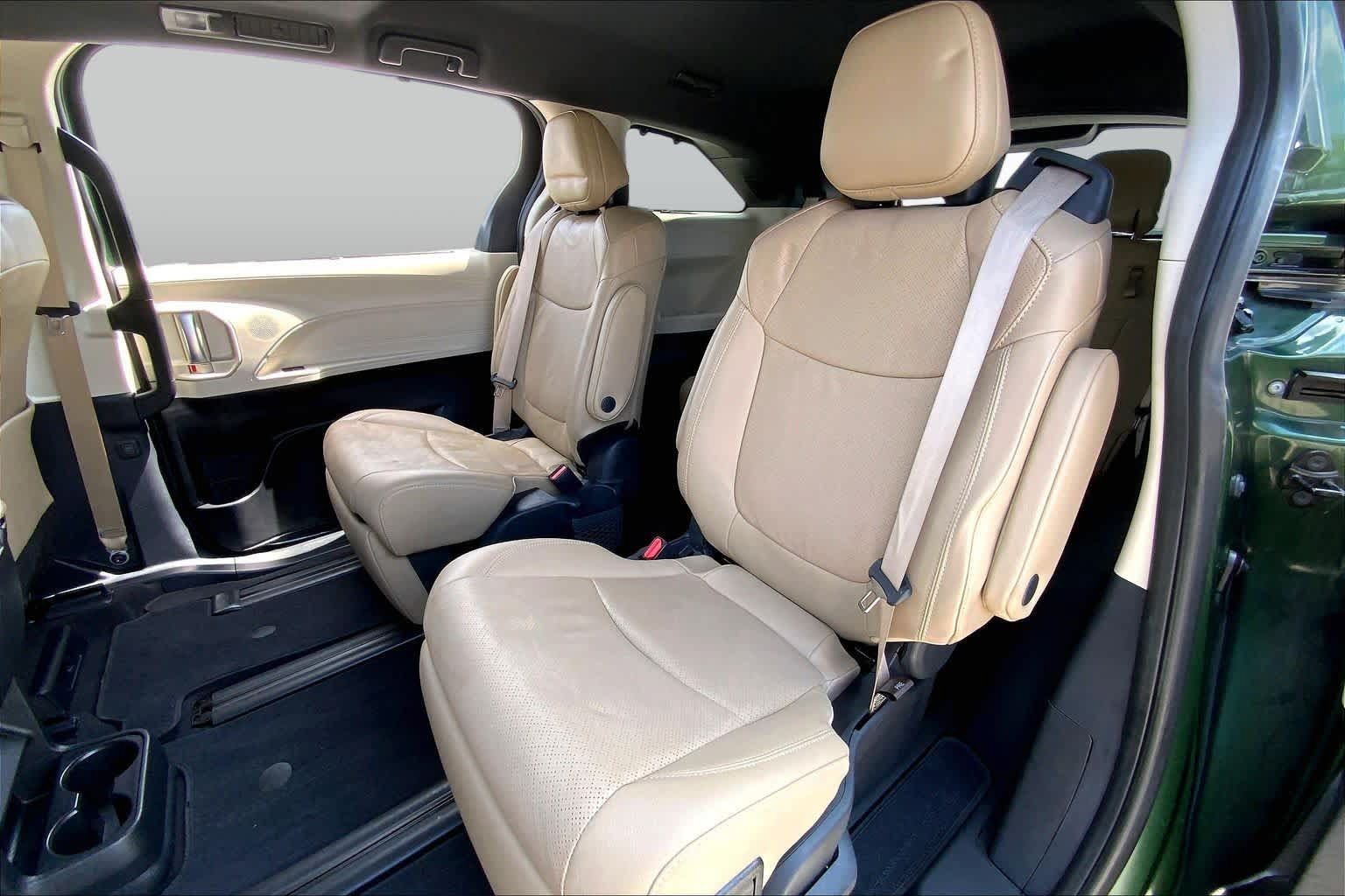 Used 2024 Toyota Sienna Limited FWD image 20