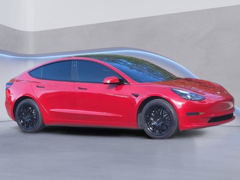 Used 2023 Tesla Model 3 Standard Range RWD image 3