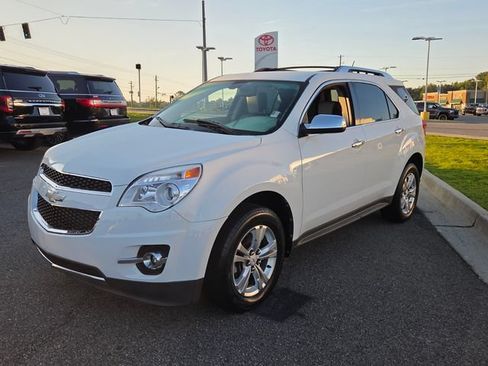 Used 2011 Chevrolet Equinox LTZ FWD image 3