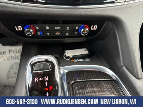 Used 2021 Buick Enclave Avenir w/ Avenir Technology Package AWD/4WD image 17