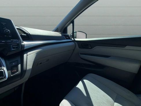 Used 2018 Honda Odyssey LX image 11