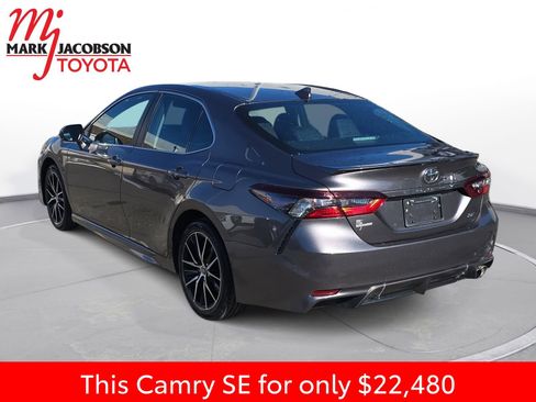 Used 2024 Toyota Camry SE image 13