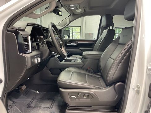 Used 2024 GMC Sierra 3500 Denali image 28